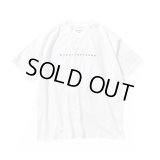 CHARI&CO x JINSEISAIKO TEE｜WHITE