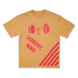 Hombre Nino｜BARBELL KUN S/S PRINT TEE｜G.BEIGE