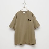 BOUNCE ORIGINAL｜バウンスオリジナル "TESOI" EMB S/S TEE｜SAND KHAKI