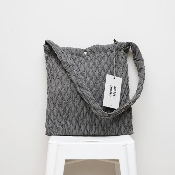 画像1: NULABEL｜GARMENT DYED CONTRACTION QUILTED BAG｜KURE (1)