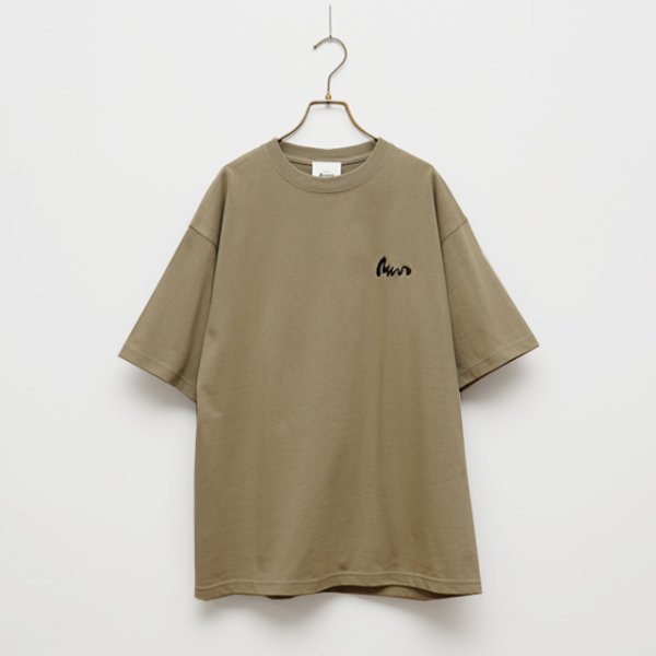 画像1: BOUNCE ORIGINAL｜バウンスオリジナル "TESOI" EMB S/S TEE｜SAND KHAKI (1)